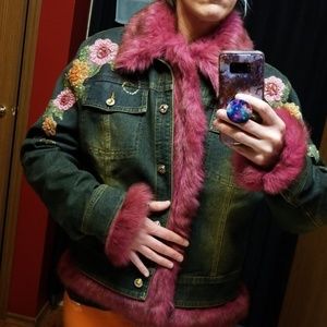 💖Denim jacket with HOT PINK fur trim liner💞
